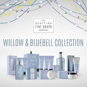 Scottish Fine Soaps Willow & Bluebell Козметичен комплект 3 продукта и гъба за баня с Несесер